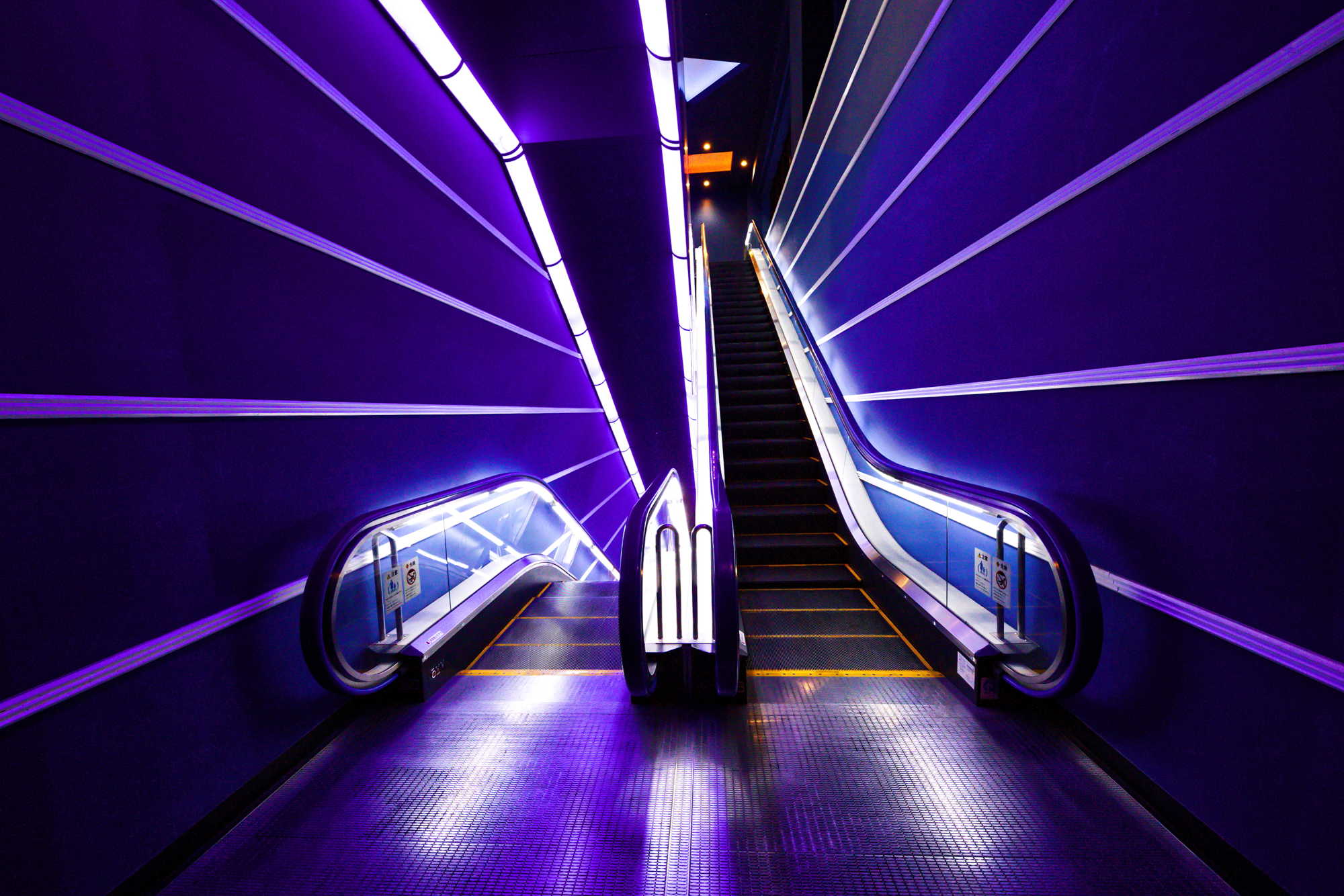 Light-emitting escalator