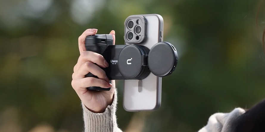 ULANZI MA35 MagSafe Bluetooth Smartphone Camera Shutter and Grip